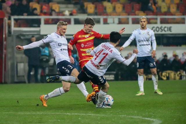 Górnik Zabrze przegrał ostatnio w Białymstoku 1:2 i znalazł się w strefie spadkowej PKO Ekstraklasy. Jagiellonia też jest wśród drużyn zagrożonych spadkiem.  Zobacz, które zespoły są najbardziej zagrożone degradacją do I ligi.