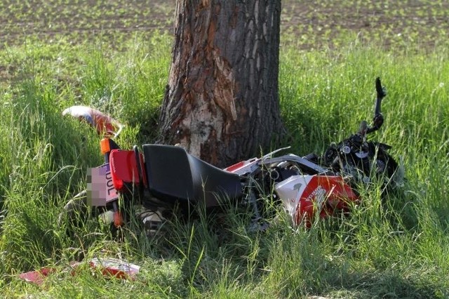 Śmiertelny wypadek między Żurawicami a Pustkowem Żurawskim. Motocyklista uderzył w drzewo, 11.05.2015