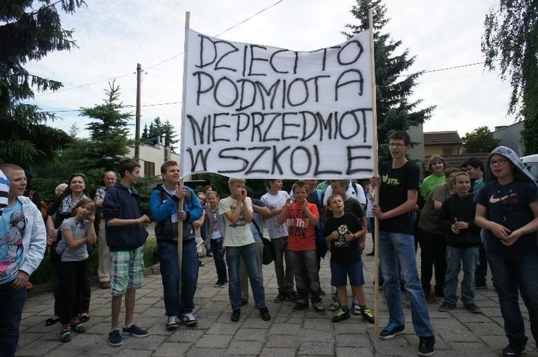 Protest w obronie polonistki. Co dalej z nauczycielką?