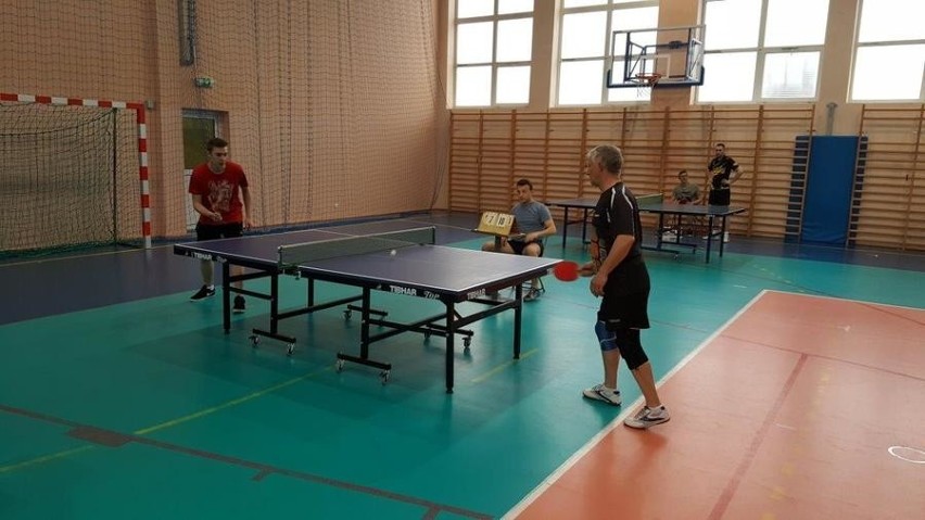 W Piotrkowie zmierzyli się przy tenisowych stołach [zdjęcia]