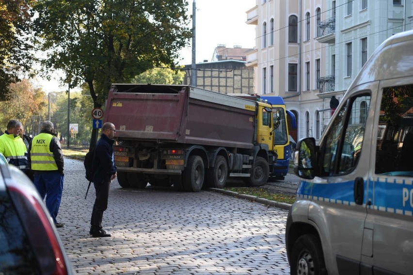 Toruń. Zderzenie tramwaju z ciężarówką na Bydgoskiej