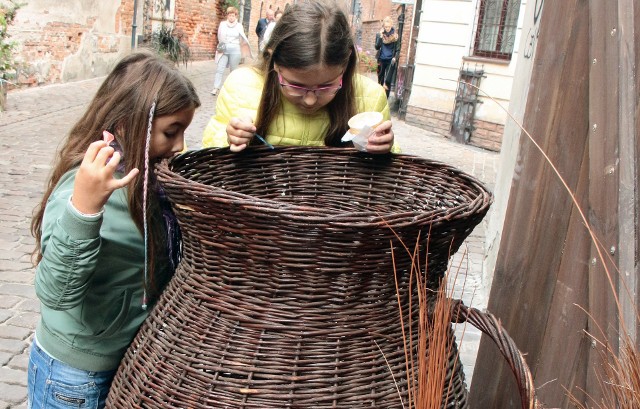 Odwiedzający grudziądzki Rynek i ulicę Spichrzową w niedzielę nie mogli narzekać na brak atrakcji przygotowanych  przez organizatorów I Festiwalu "Przypalanka" w Grudziądzu.