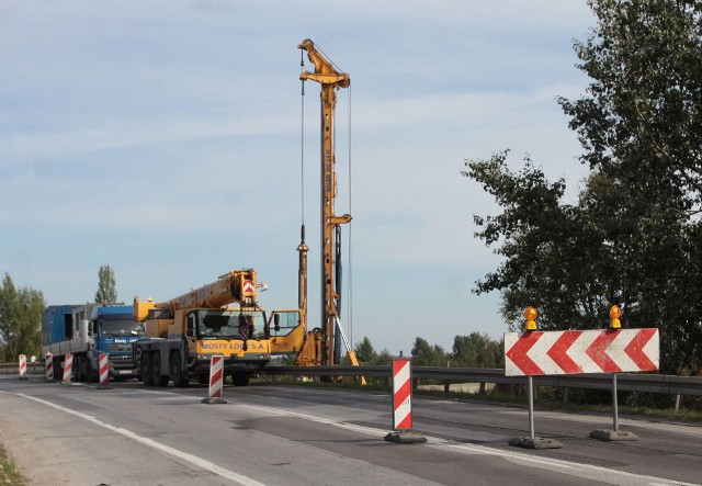 Podczas poniedziałkowej sesji radni zdecydują między innymi o pieniądzach na wykupy gruntów pod przebudowę alei Wojska Polskiego. Prace już się rozpoczęły.