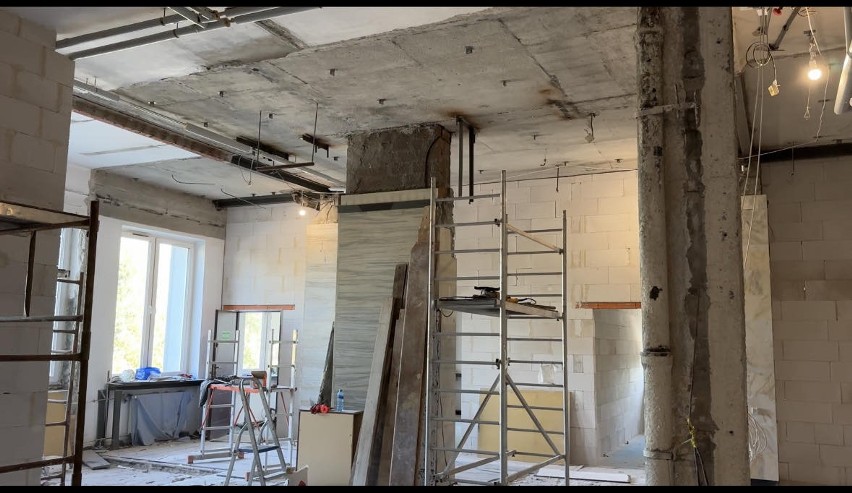 W budynku Starostwa Powiatowego w Opatowie trwa remont. Będzie bezpieczniej i ładniej. Prace idą szybko i sprawnie 