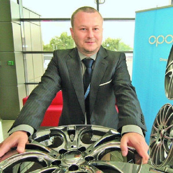 Uśmiech nie znika z twarzy Arkadiusza Kocemby od momentu, kiedy dowiedział się, że firma Oponeo.pl dostała kasę na dalszy rozwój.