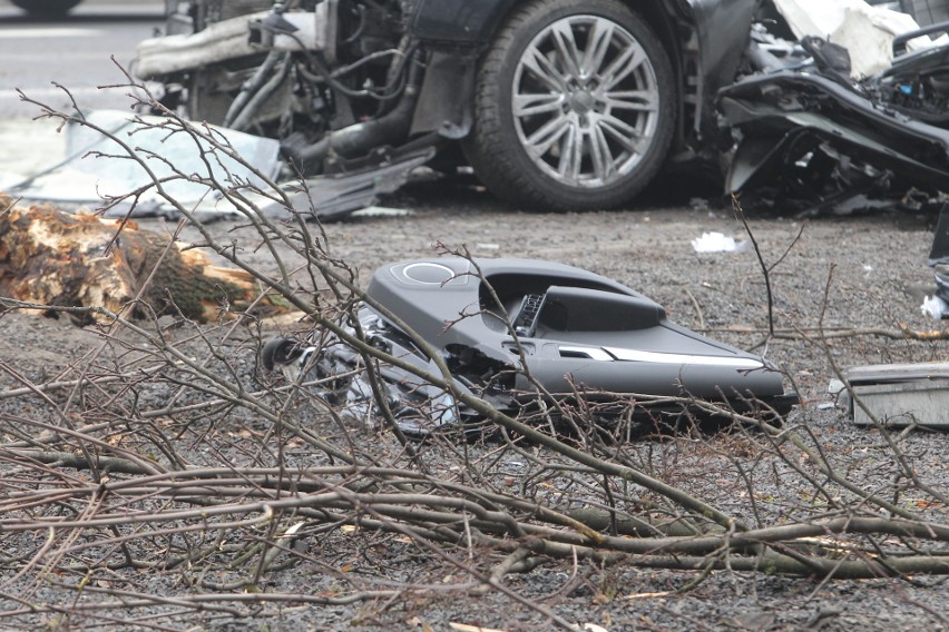 Poznań: Wypadek na ul. Królowej Jadwigi. Samochód uderzył w...