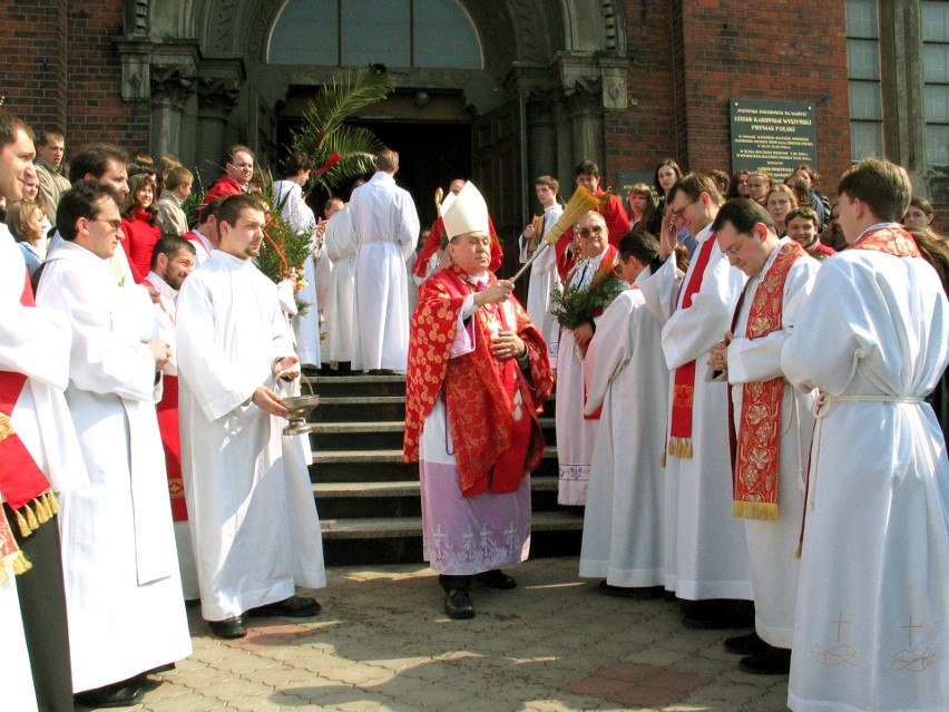 Pierwszym biskupem sosnowieckim był biskup Adam Śmigielski,...