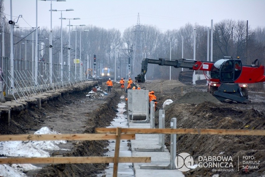 W Dąbrowie Górniczej trwa przebudowa linii kolejowej,...