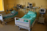 Już prawie tysiąc osób chorych na COVID-19 walczy o życie w świętokrzyskich szpitalach! Najnowszy raport [WIDEO]