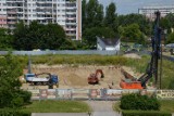 Wrocław: Ruszyły prace na opuszczonej działce przy Legnickiej. Co tam budują? (ZDJĘCIA)