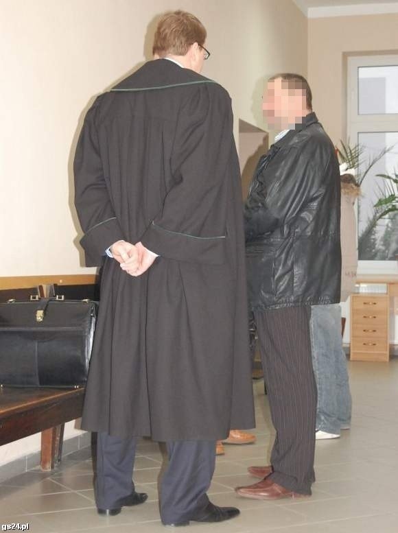 Mężczyzna z podchoszczeńskiej wioski wczoraj w sądzie odwołał wcześniejsze zeznania, w których przyznał się do winy.