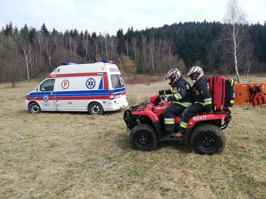 Wypadek crossowca na stokach góry Łopień. Na pomoc pospieszyli strażacy [ZDJĘCIA]