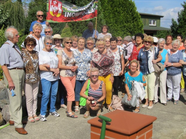 Inowrocławianie w wieku "60+", skupieni w kilku stowarzyszeniach uczestniczyli w II Pikniku Seniorów, zorganizowanym przez Miejską Radę Seniorów. Dzięki uprzejmości Jacka Mazanego z UTW w Gąsawie, poznawali uroki Pałuk. Byli w Ptasim Ogrodzie w Mięcierzynie, zwiedzili sanktuarium maryjne w Gościeszynie, zabytkowy kościół w Gąsawie i pałac w Lubstroniu. Wrócili pełni wrażeń i zachwytów na urokami ziemi pałuckiej.