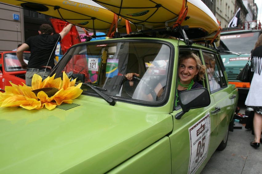 Złombol 2014: w sobotę z Katowic do Hiszpanii wyruszy 400 oldmobili
