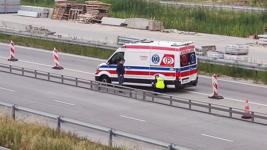 Wypadek z udziałem karetki na A1 koło Piotrkowa...