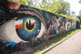 Kraków. Ulica zmieniła się nie do poznania. Niezwykły mural amerykańskiego artysty