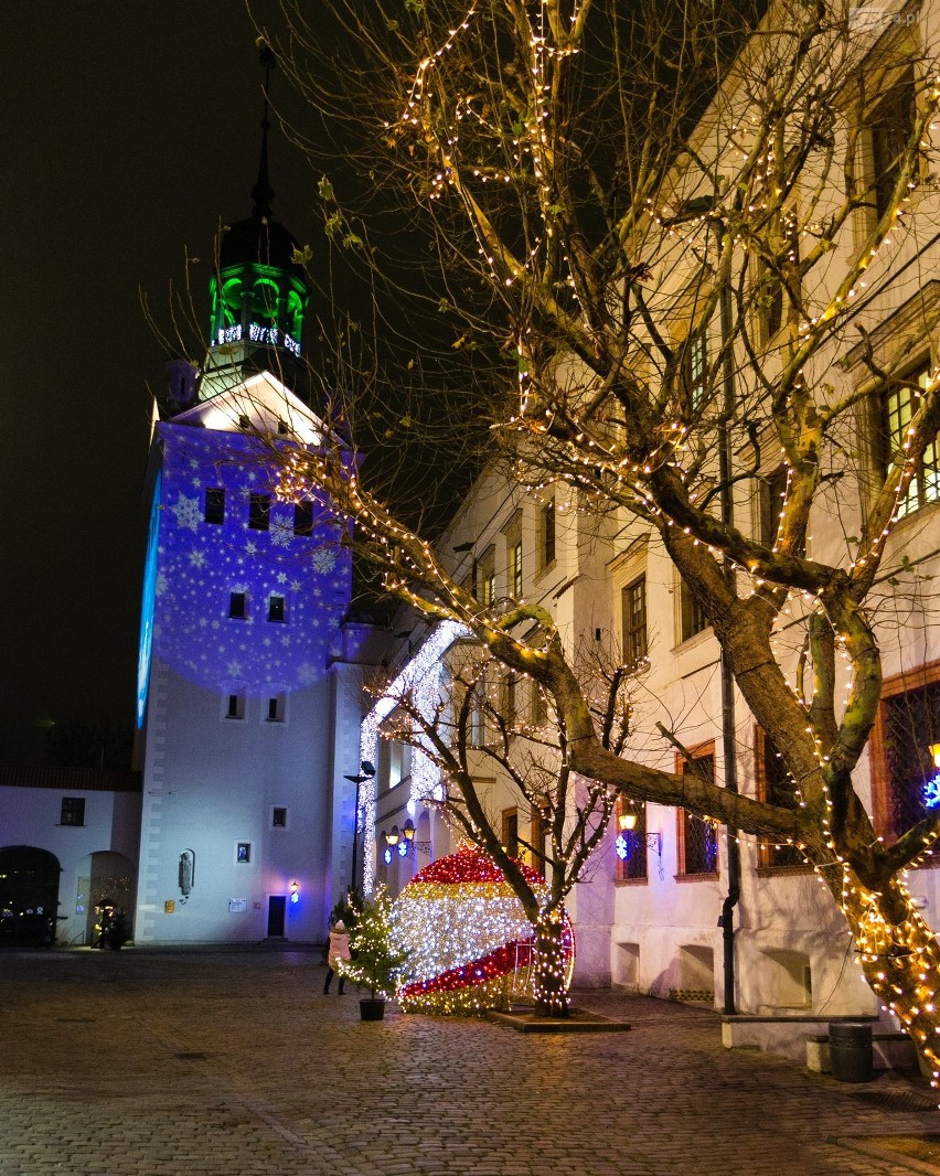 Zamek Książąt Pomorskich w Szczecinie rozświetliła świąteczna iluminacja [ZDJĘCIA] 