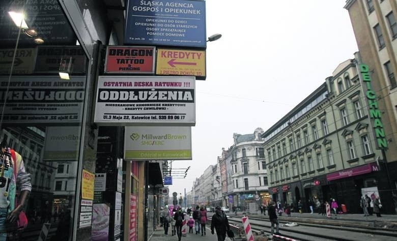 Największy chaos reklamowy w Katowicach panuje na ulicy 3...