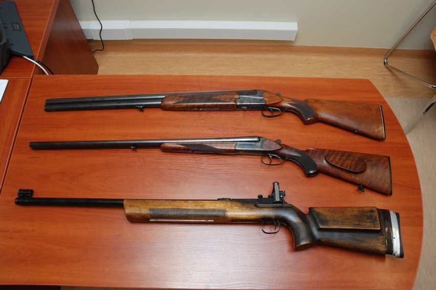Broń i amunicja, którą odkryto w domu mieszkańca Bilska