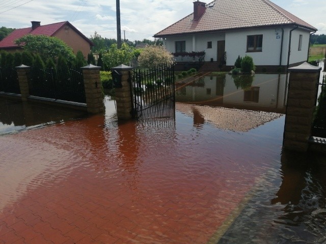 Wielka woda w powiecie białobrzeskim! Podtopione domy w Suchej i gminie Stromiec, zalane gospodarstwa w gminie Wyśmierzyce