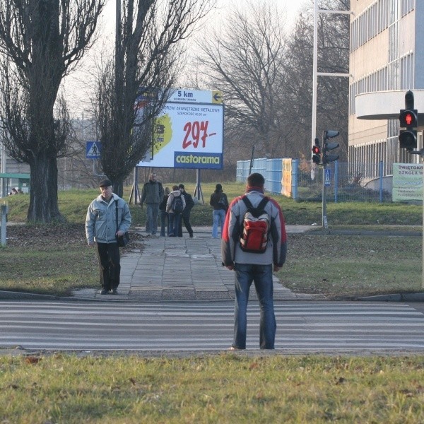 W przyszłym roku ścieżki rowerowe przy ulicach Jesionowej i Łódzkiej zostaną połączone. Cykliści będą mogli bezpiecznie przejechać przez skrzyżowanie.