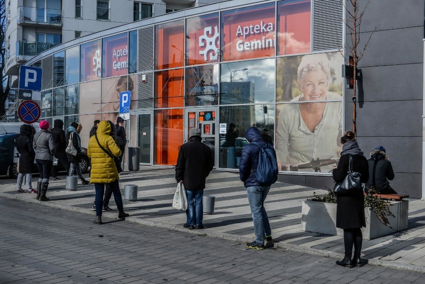 Początkowo zmiany związane ze zbliżającym się zagrożeniem...