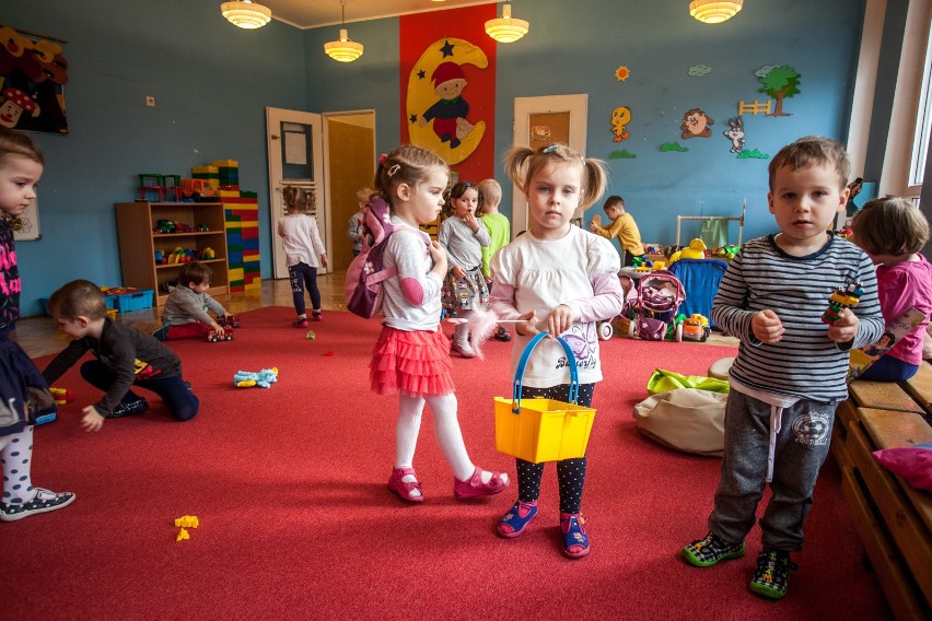 Dyrekcje placówek oświatowych mają obowiązek zapewnić opiekę...