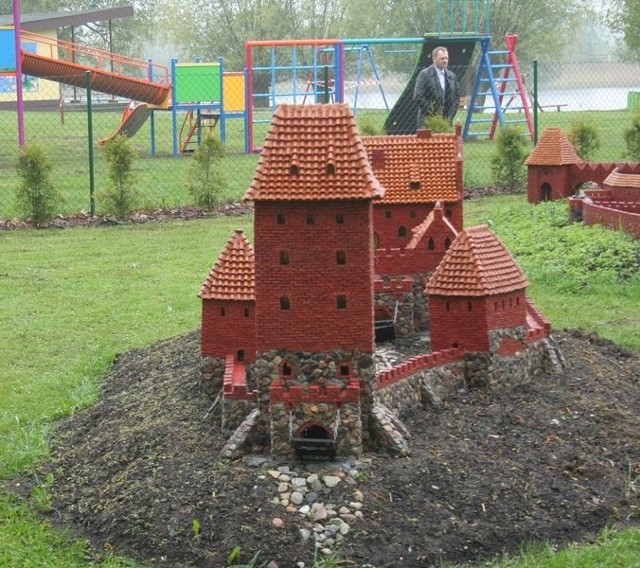 Stowarzyszenie "Sclavinia&#8221; zlecało budowę kolejnych zamków do parku miniatur