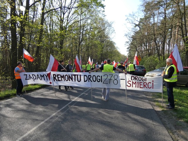Mieszkańcy gminy Trzebiechów zablokowali wojewódzką drogę nr 278. Żądali remontu. 