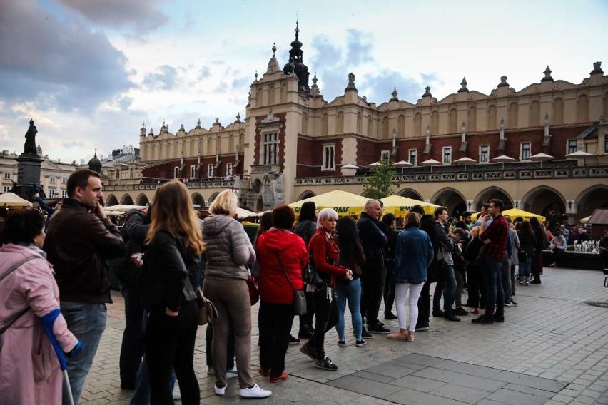 Noc muzeów 2019: Tłumy krakowian ruszyły na nocne zwiedzanie [ZDJĘCIA]