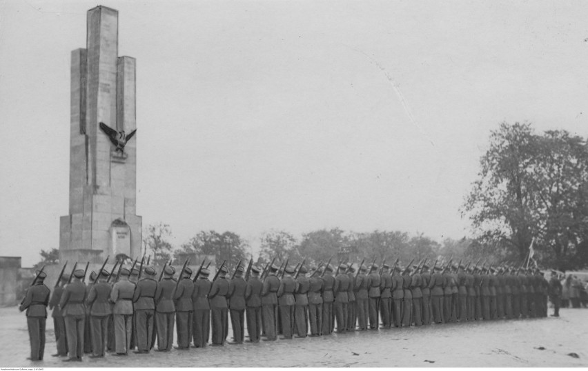 W 1931 roku, tam gdzie dziś jest rondo Pokoju Toruńskiego,...