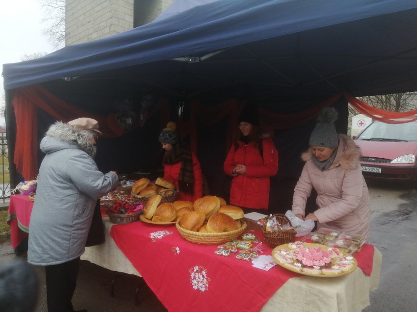 Piernikowe serca, chleby i podpłomyki na walentynkowym kiermaszu w Koprzywnicy [ZDJĘCIA]