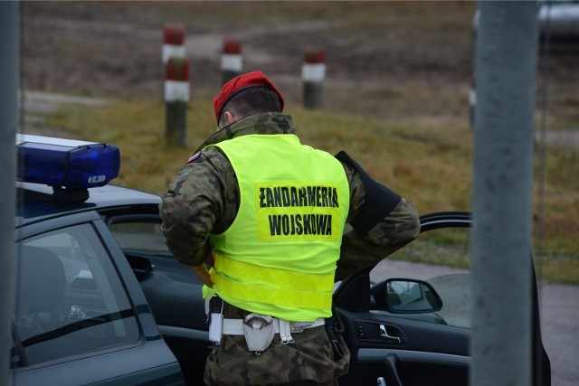 Sprawa została zgłoszona żandarmerii wojskowej. Prowadzi ona postępowanie pod nadzorem Wydział Spraw Wojskowych wrocławskiej prokuratury Fabryczna.