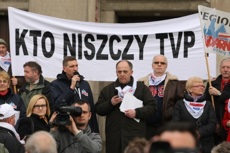 Stop zwolnieniom w TVP - Solidarność pikietowała pod Urzędem Wojewódzkim (ZDJĘCIA, FILMY)
