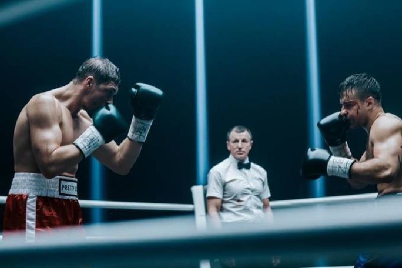 Piotr Stramowski bije się z Mikołajem Roznerskim w filmie „Fighter”