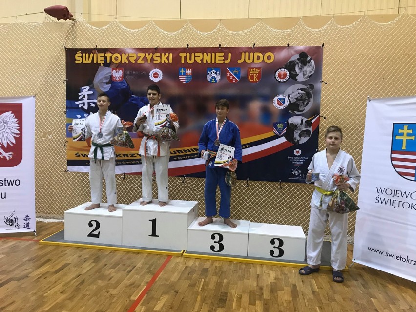 Medale Akademii Judo Rzeszów i Millenium Rzeszów na zawodach w Kielcach. W turnieju wystartowało 220 dzieci z 21 klubów [ZDJĘCIA]