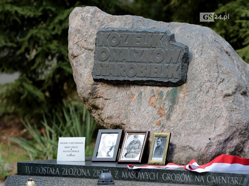 Dzień Pamięci Ofiar Katynia. Uroczystości w Szczecinie. Przed Krzyżem Katyńskim złożono kwiaty  