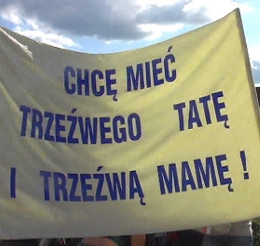 W sobotnim marszu wzięło udział ponad 400 osób. Janusz Lange ubrał nawet specjalną ,,marszową'' koszulkę.