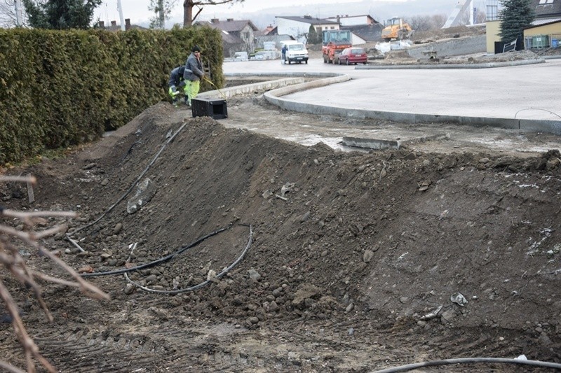 Nowy Sącz. Rondo turbinowe na osiedlu Helena pokryły pierwsze warstwy asfaltu [ZDJĘCIA]