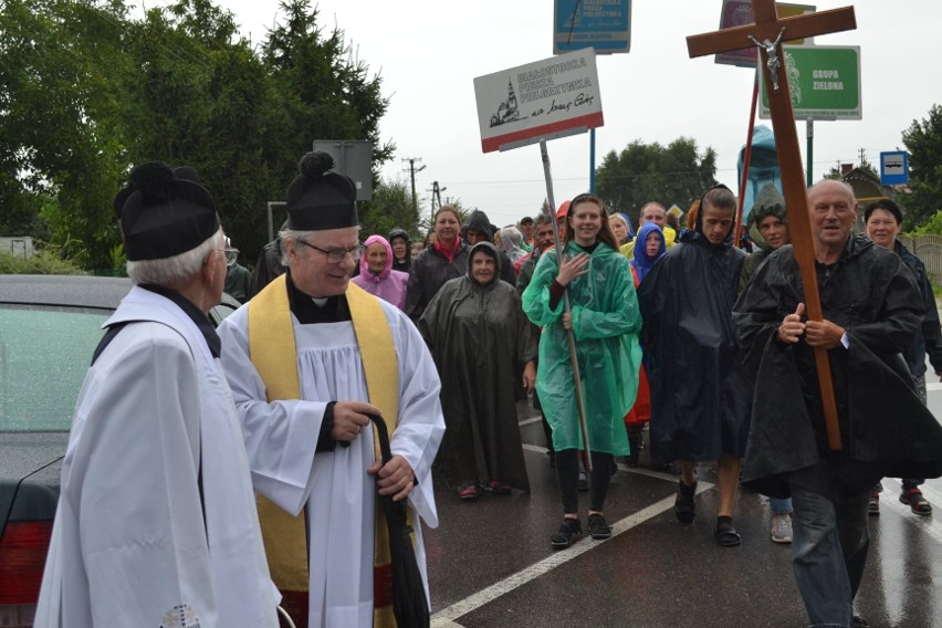 35. Białostocka Piesza Pielgrzymka na Jasną Górę. Pątnicy w czwartek dotrą do Częstochowy. Zobacz zdjęcia z trasy