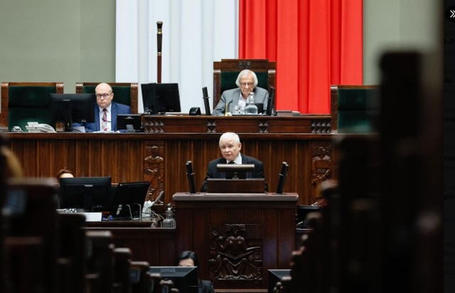 Jarosław Kaczyński o kwestii relokacji migrantów w UE: nie zgodzimy się na to, nie zgadza się na to także naród polski. Ta kwestia musi być przedmiotem referendum.