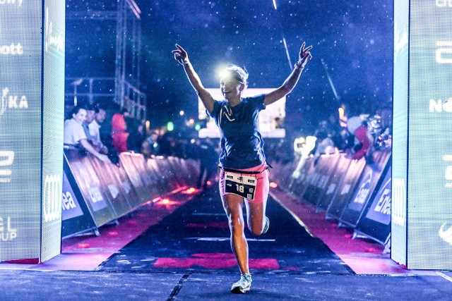 Nocny bieg w Gdyni Abbott Night Run 2022 miał niesamowitą oprawę świetlną