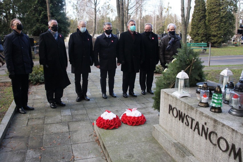 Poznańska delegacja tradycyjnie złożyła kwiaty przed Grobem...
