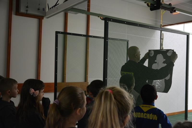 Uczniowie odwiedzili komendę policji w Krośnie Odrzańskim.