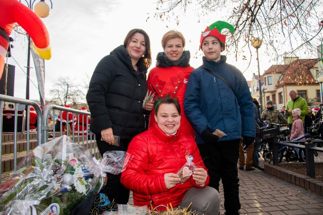 Prezes Fundacji Radia Zet Aneta Lejman odwiedziła w niedzielę Tarnobrzeg, aby wesprzeć Stowarzyszenie Przyjaciół Zespołu Szkół Specjalnych w inauguracji 13. Finału "Choinki Życzeń". Podczas Parady Mikołajów i jarmarku bożonarodzeniowego razem z mieszkańcami Tarnobrzega pomagała pakować sianko na niedzielną kwestę