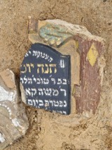 Żydowskie macewy odkryto podczas budowy drogi w gminie Błaszki ZDJĘCIA