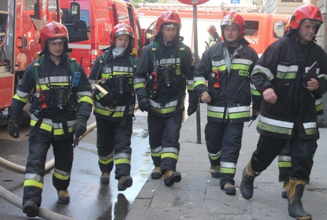 Strażacy ewakuowali mieszkańców kamienicy w Katowicach