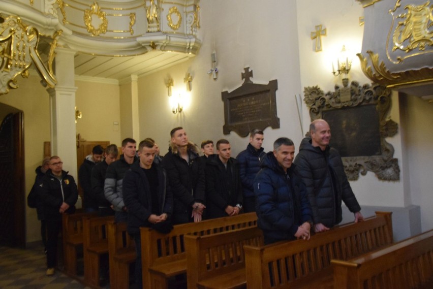 Piłkarze Korony Kielce modlili się o dobrą rundę. Mszę odprawili... mistrzowie Europy