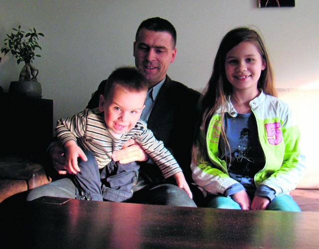 Grzegorz Galara kupił mieszkanie przy ul. Browarnej. Potrzebował trzypokojowego, gdy na świat przyszedł 3-letni dziś Piotr. Jego siostra 11-letnia Karolina (na zdjęciu) dzieli pokój z 13-letnią Angeliką