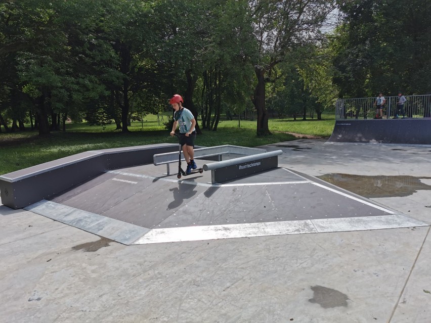 Skate park w Parku Grabek jest kolejną atrakcją, która...